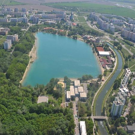Lake Apartment, 2X Free Garage, 10 Mins To Centre Μπρατισλάβα Εξωτερικό φωτογραφία